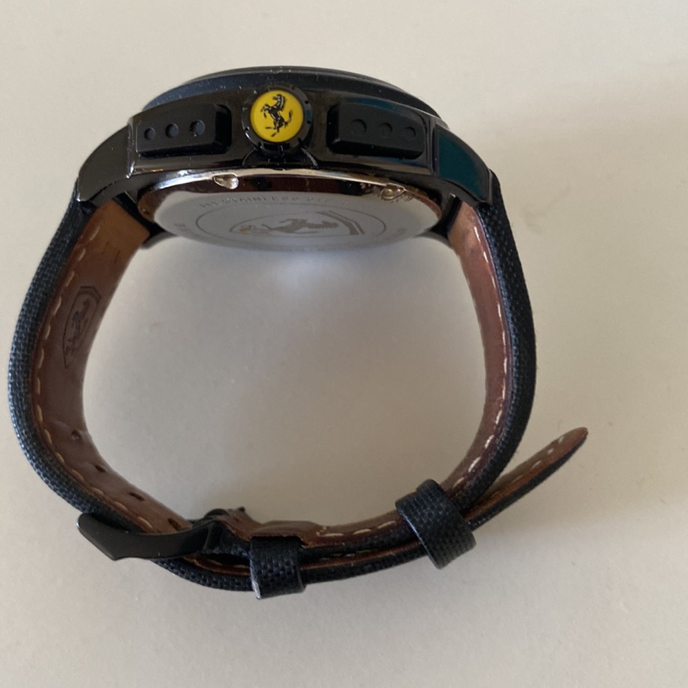 Excellent condition Ferrari men’s multi function watch - Picture 4 of 6